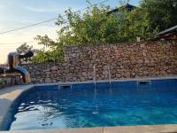 Bazén v ubytovaní Stone House Iva alebo v jeho blízkosti
