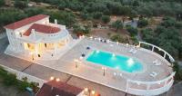 Basen w obiekcie Cecilia Exclusive Villa Corfu lub w pobliżu