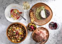 Jídlo v hotelu nebo okolí