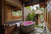 Bubu Mesari Ubud Villaにある庭