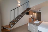 Elegant Maltepe by Travel Pro Services - Kallithea Halkidikiにあるベッド