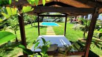 Bazén v ubytovaní VILLA OASIS Casa Rural ideal Familias y grupos alebo v jeho blízkosti