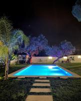 Bazén v ubytovaní VILLA OASIS Casa Rural ideal Familias y grupos alebo v jeho blízkosti