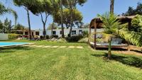 Bazén v ubytovaní VILLA OASIS Casa Rural ideal Familias y grupos alebo v jeho blízkosti