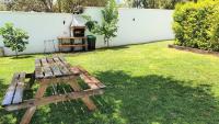 Vonkajšia záhrada v ubytovaní VILLA OASIS Casa Rural ideal Familias y grupos