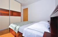 Posteľ alebo postele v izbe v ubytovaní One-Bedroom Apartment Split With Sea View 02