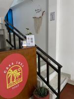 una señal para un hotel con una palmera en Casa Inés Tolú, en Tolú