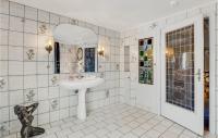 Koupelna v ubytování 11 Bedroom Cozy Home In Gørding