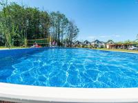 Bazén v ubytovaní Air-conditioned apartments, pool, sauna, Niechorze alebo v jeho blízkosti
