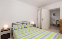 Posteľ alebo postele v izbe v ubytovaní 1 Bedroom Lovely Apartment In Starigrad