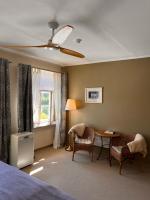 Postel nebo postele na pokoji v ubytování Kuursaal Guesthouse