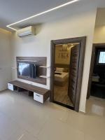 TV a/nebo společenská místnost v ubytování Small lovely cheerful apartment close to El Gouna