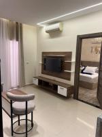 TV a/nebo společenská místnost v ubytování Small lovely cheerful apartment close to El Gouna