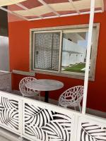 Posezení v ubytování Small lovely cheerful apartment close to El Gouna