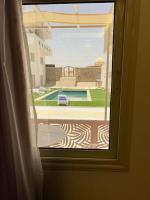 Bazén v ubytování Small lovely cheerful apartment close to El Gouna nebo v jeho okolí