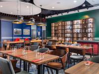 Reštaurácia alebo iné gastronomické zariadenie v ubytovaní Mercure Warszawa Ursus Station