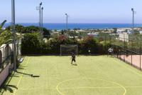 Tenis alebo squash v ubytovaní Mare Village alebo jeho okolí