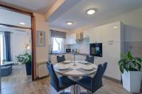 Kuchyňa alebo kuchynka v ubytovaní Ivan apartman