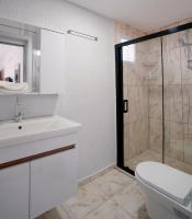 A bathroom at Moon & Sun otel