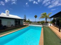 Basen w obiekcie Villa Dora Bella Lanzarote lub w pobliżu