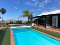Basen w obiekcie Villa Dora Bella Lanzarote lub w pobliżu