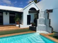 Basen w obiekcie Villa Dora Bella Lanzarote lub w pobliżu