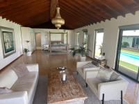Basen w obiekcie Villa Dora Bella Lanzarote lub w pobliżu
