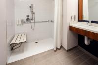 Ein Badezimmer in der Unterkunft Hampton Inn by Hilton New York Times Square