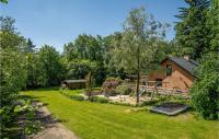 Zahrada ubytování Pet Friendly Home In Videbæk With Wifi