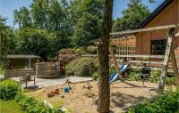 Zahrada ubytování Pet Friendly Home In Videbæk With Wifi