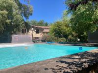 Bazén v ubytovaní Mas climatisé avec Piscine à 10 minutes de Montpellier et des plages alebo v jeho blízkosti