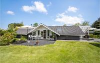 Zahrada ubytování Three-Bedroom Holiday Home In Odder
