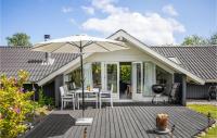 Zahrada ubytování Three-Bedroom Holiday Home In Odder