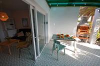 Posedenie v ubytovaní Ferienwohnung in Costa Calma mit Terrasse, gemeinsamem Pool und Grill