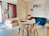Posedenie v ubytovaní Marina Panorama Apartment & Garage