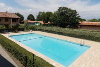 Bazén v ubytovaní Sirmione Confort Easy alebo v jeho blízkosti