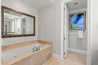 Ein Badezimmer in der Unterkunft Beachside Resort &amp; Residences