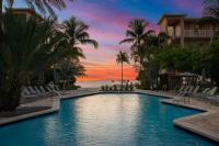 Der Swimmingpool an oder in der Nähe von Beachside Resort &amp; Residences