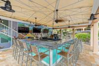 Ein Restaurant oder anderes Speiselokal in der Unterkunft Beachside Resort &amp; Residences 