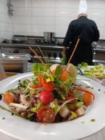 Φαγητό σε αυτό το διαμέρισμα ή κάπου εκεί κοντά