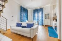 A seating area at Elena House Apartments
