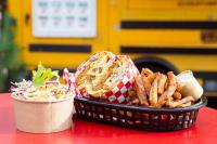 Jídlo v hostelu nebo okolí