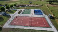 Tenis alebo squash v ubytovaní Agriturismo Il Pozzo alebo jeho okolí