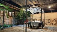 Patio alebo iná vonkajšia časť ubytovania Chalet Esmeralda 3 d y 2 baños ZAFIRO LAGUNAZO Parque Natural Rio Mundo Riopar