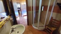 Kúpeľňa v ubytovaní Chalet Esmeralda 3 d y 2 baños ZAFIRO LAGUNAZO Parque Natural Rio Mundo Riopar