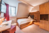 Ein Bett oder Betten in einem Zimmer der Unterkunft AKZENT Hotel Berg's Alte Bauernschänke- Wellness und Wein