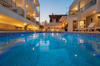 Elegant Maltepe by Travel Pro Services - Kallithea Halkidikiの敷地内または近くにあるプール