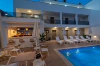 Elegant Maltepe by Travel Pro Services - Kallithea Halkidikiの敷地内または近くにあるプール