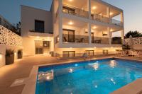Elegant Maltepe by Travel Pro Services - Kallithea Halkidikiの敷地内または近くにあるプール