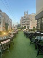 El Mesaadya Hotel فندق المساعديةにあるレストランまたは飲食店